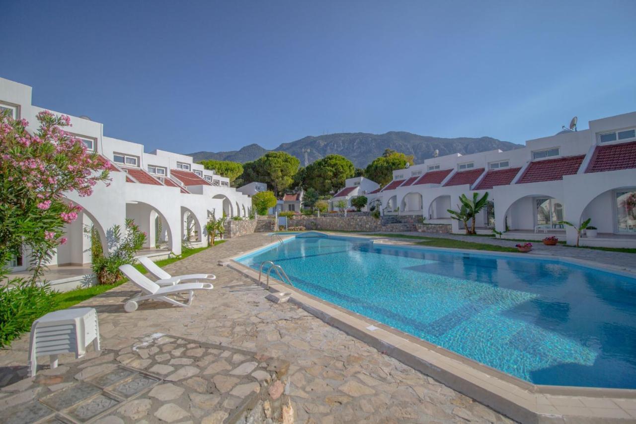 Club Lapethos Bungalow Kyrenia  Exterior photo
