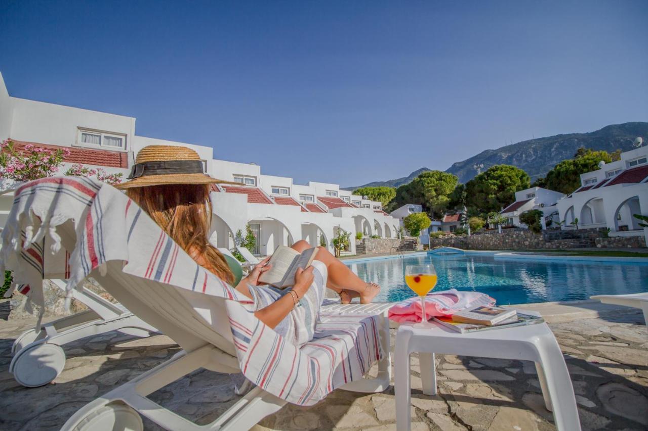 Club Lapethos Bungalow Kyrenia  Exterior photo