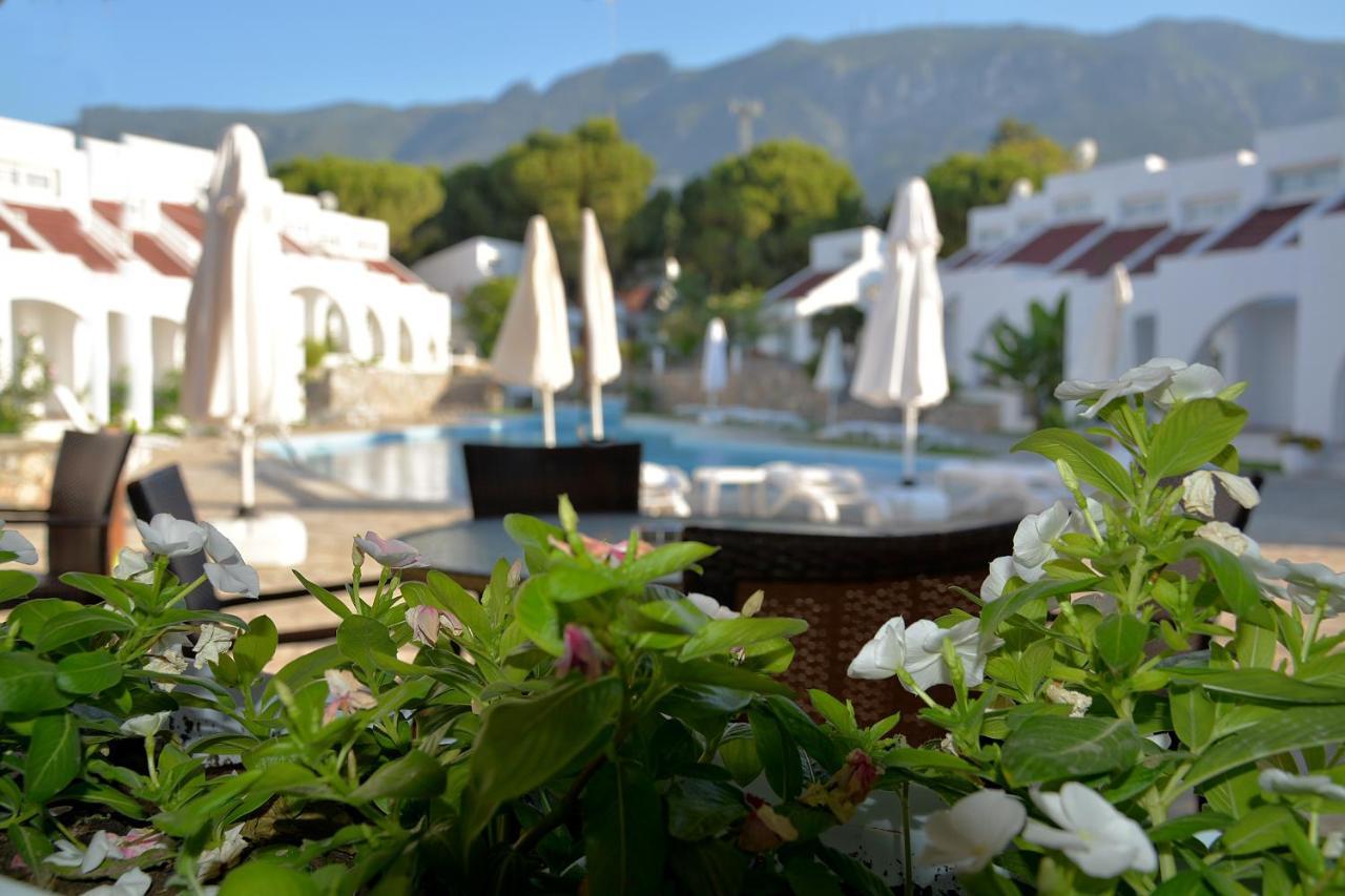 Club Lapethos Bungalow Kyrenia  Exterior photo