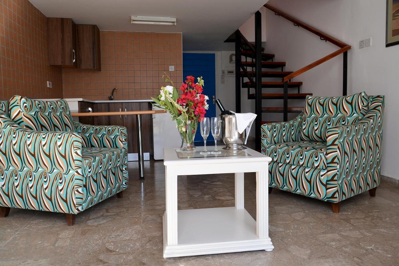 Club Lapethos Bungalow Kyrenia  Exterior photo