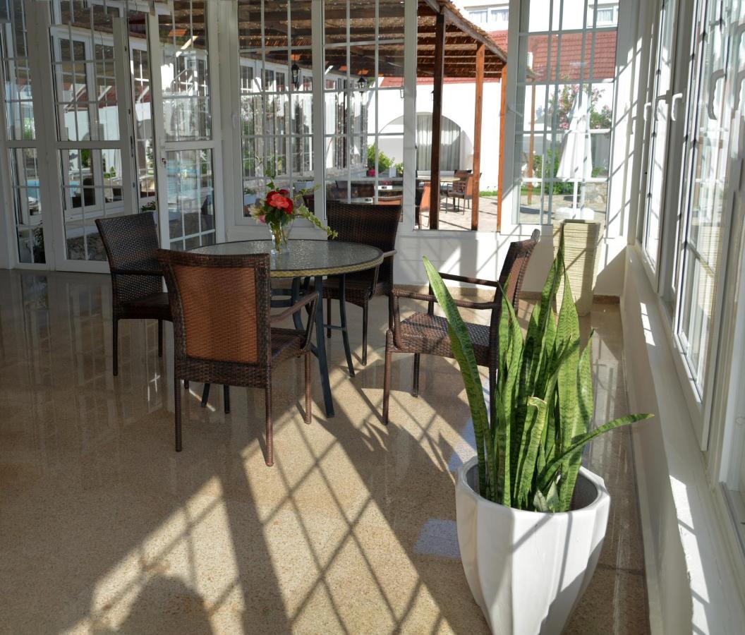 Club Lapethos Bungalow Kyrenia  Exterior photo