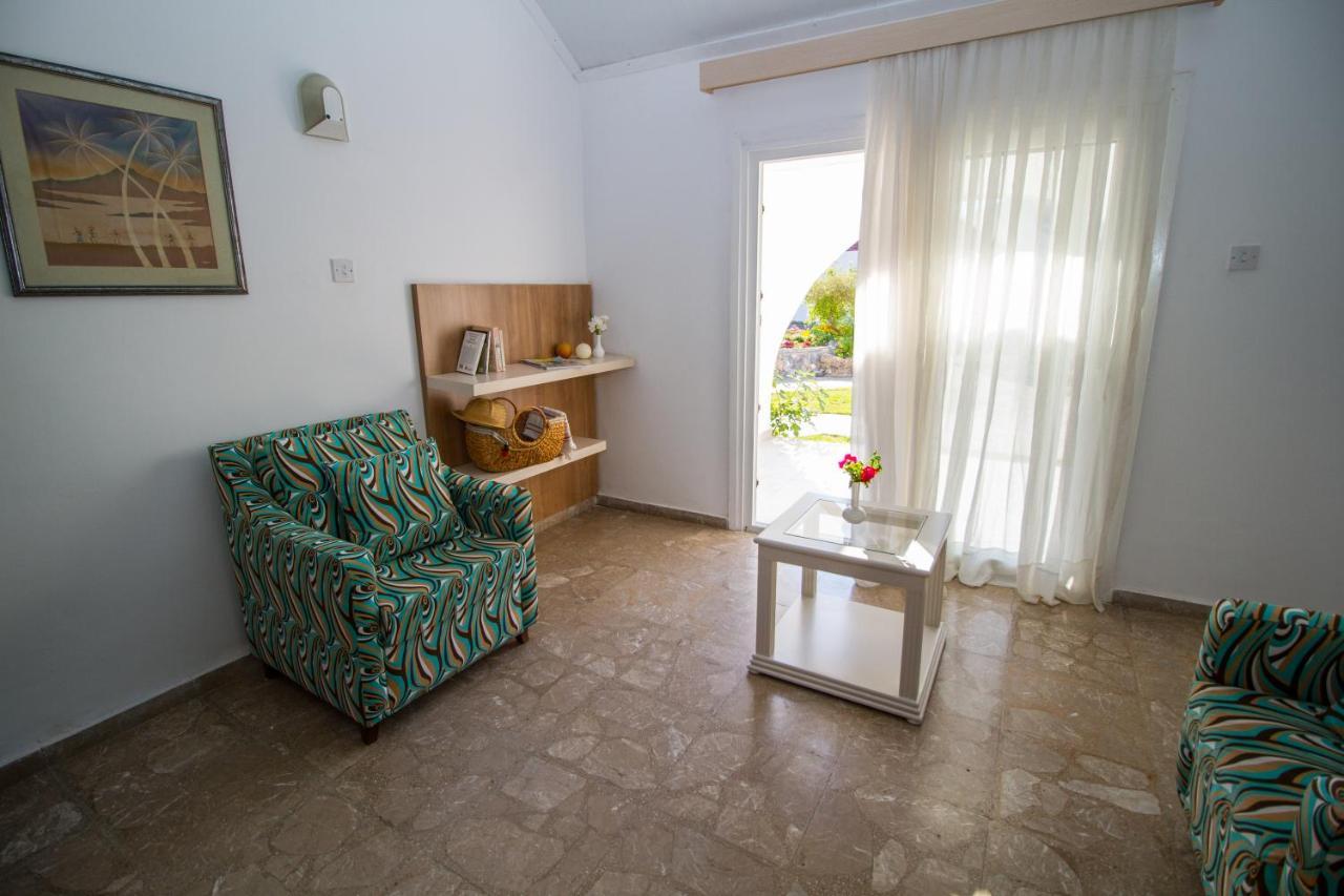 Club Lapethos Bungalow Kyrenia  Exterior photo
