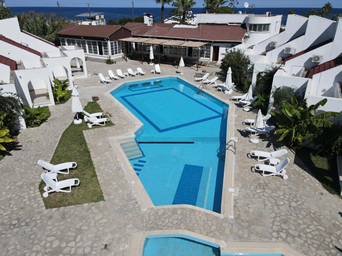 Club Lapethos Bungalow Kyrenia  Exterior photo